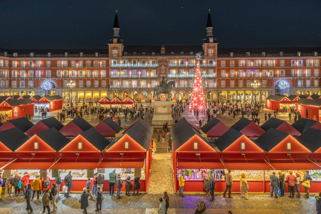 Madrid at the WCGC World Final: Premium Partner in Beijing 10 Plaza Mayor in Madrid lit up at night with its Christmas market stalls and illuminated Christmas tree